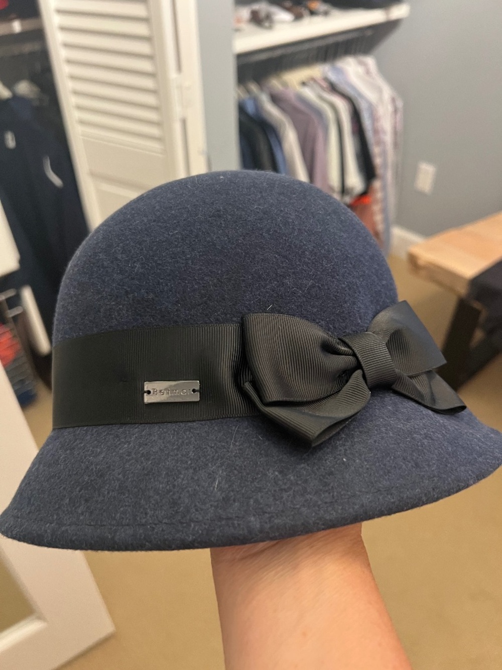 Betmar New York Dark Navy Blue 100% Wool Cloche Hat Black Grosgrain Bow